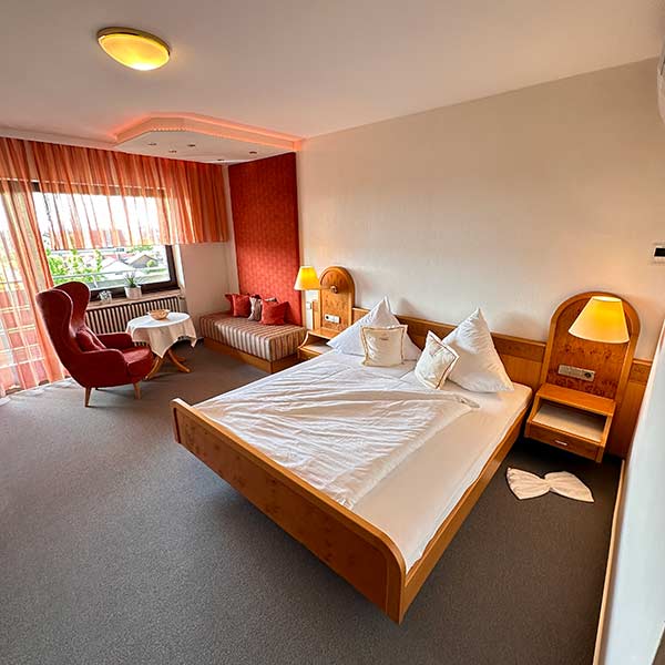 Hotel-Haus-Rebland-Baden-Doppelzimmer-Comfort-Roseneiche-Zimmer